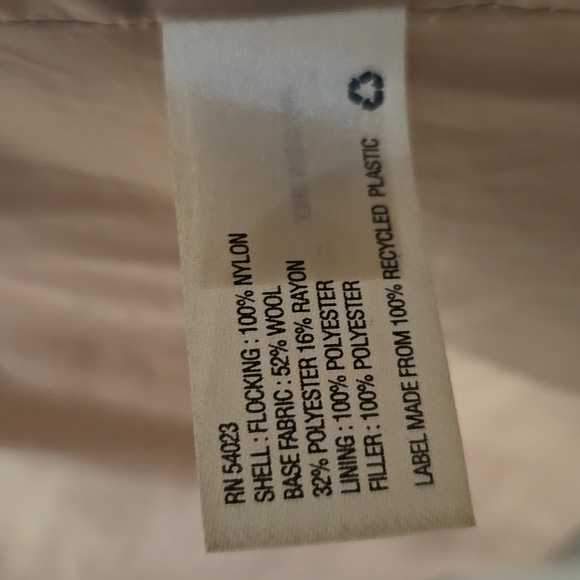 GAP puffer vest - Picture 2 of 3